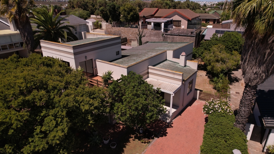 4 Bedroom Property for Sale in Middedorp Western Cape